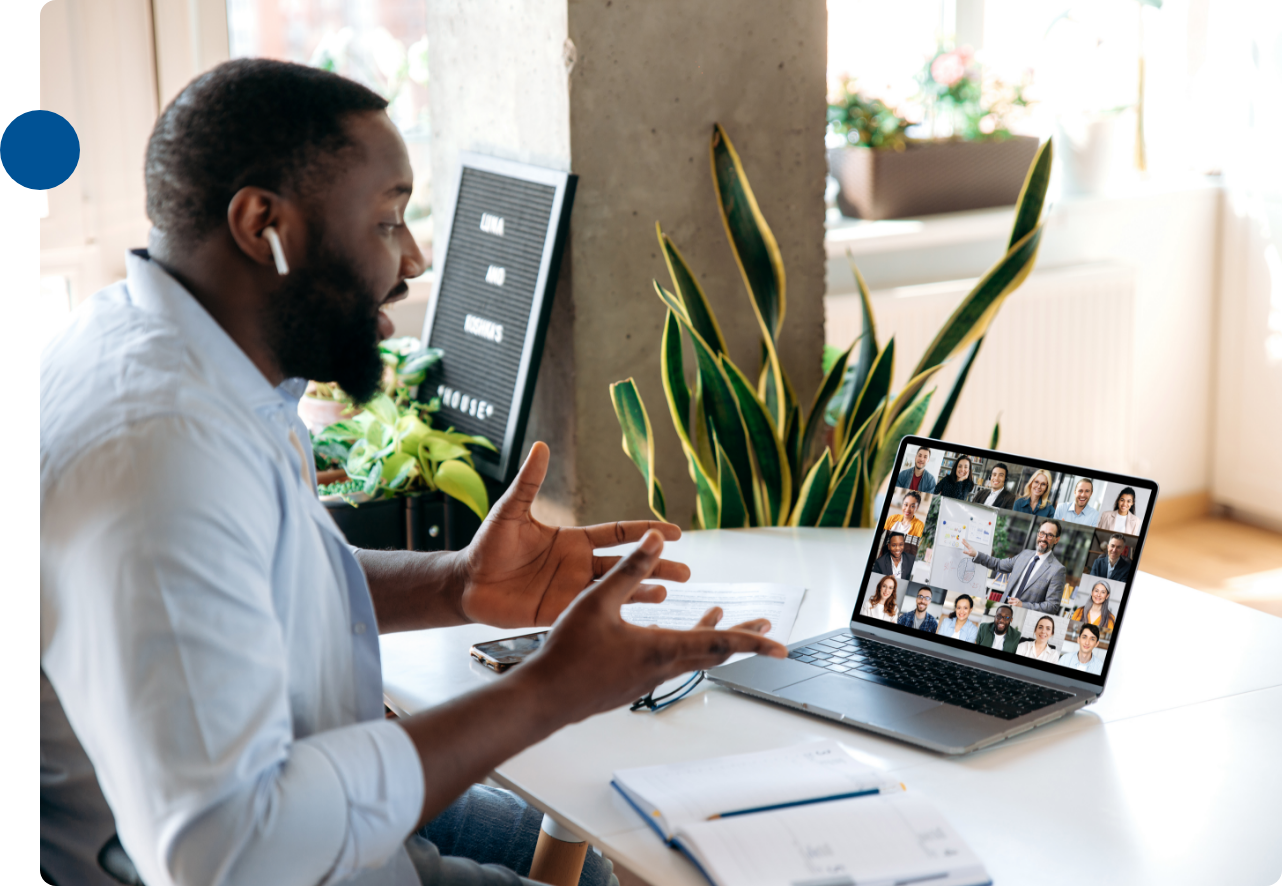 training-professional-training-client-on-services