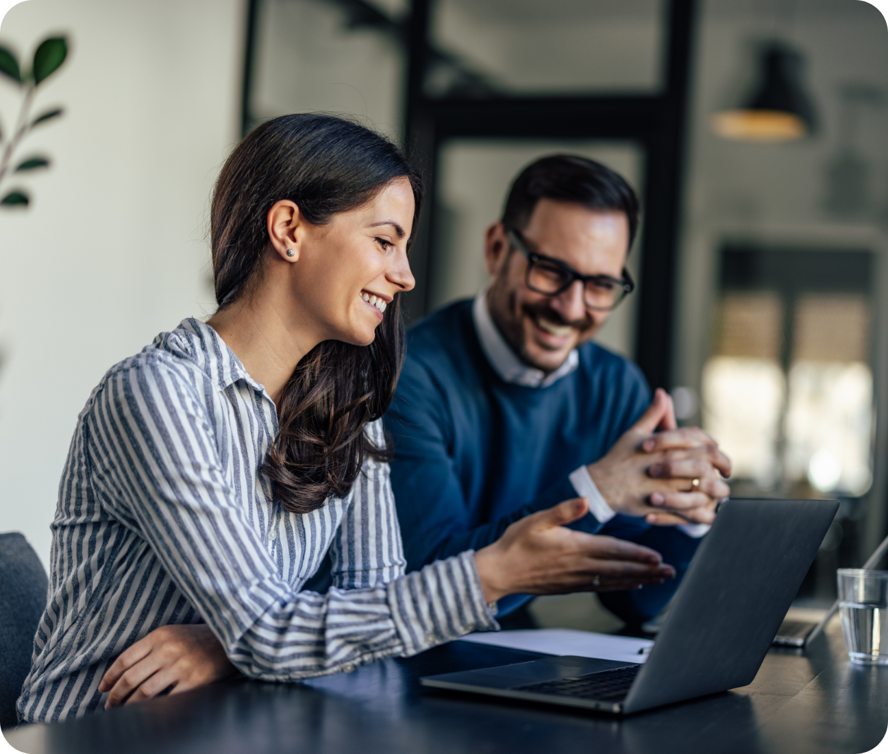 fast-food-owner-operator-meeting-for-payroll-hr-software-vendor